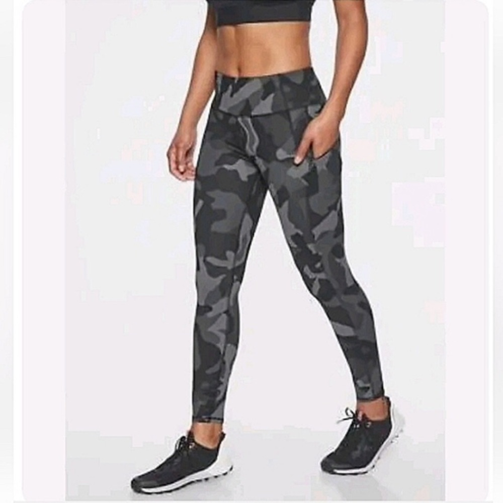 Athleta Camo Contender 7/8 Leggings Sz LT